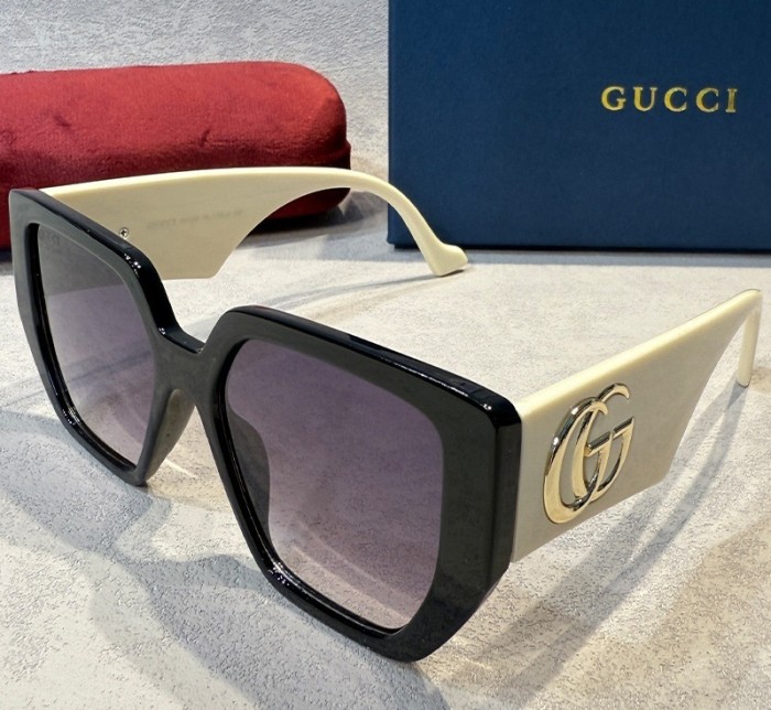 Blue light blocking sunglasses with the box and case ,G25-1755-1759