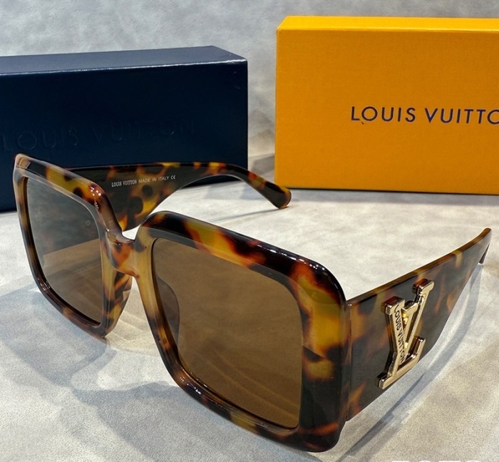 Blue light blocking sunglasses with the box and case ,G25-1775-1780