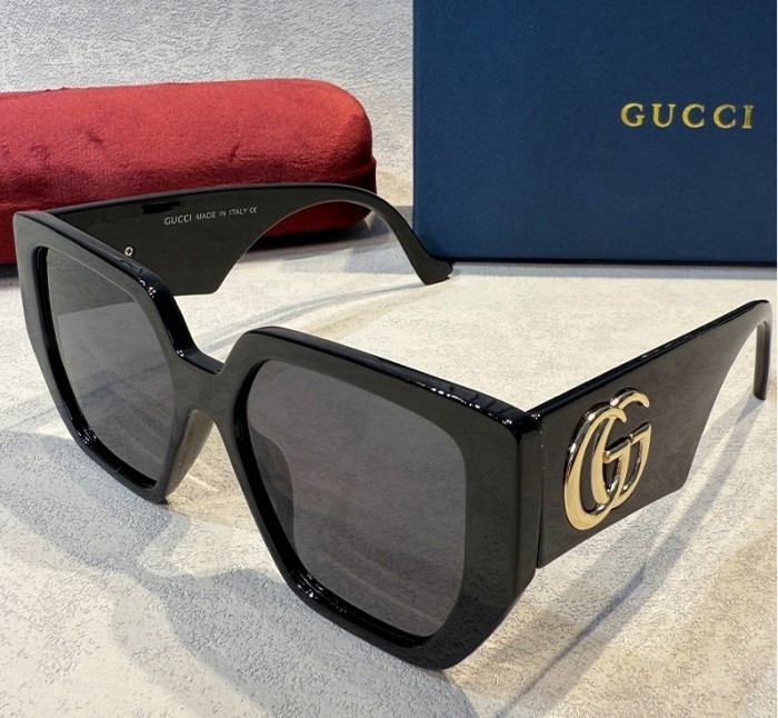 Blue light blocking sunglasses with the box and case ,G25-1755-1759