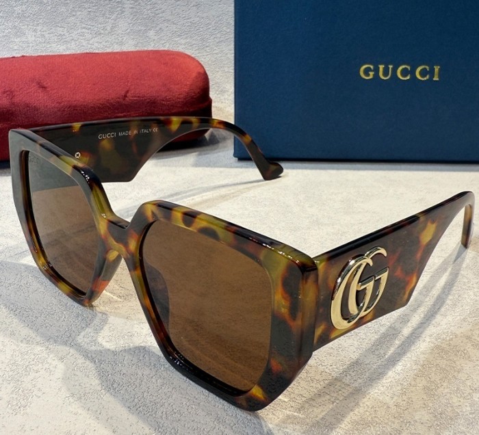 Blue light blocking sunglasses with the box and case ,G25-1755-1759