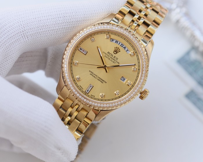 Fully automatic imported mechanical movement watch,316L stainless steel，Mineral scratch-resistant mirror glass，with box, size 42mm，WT220-11-20