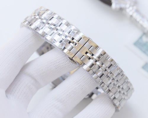 Fully automatic imported mechanical movement watch,316L stainless steel，Mineral scratch-resistant mirror glass，with box, size 42mm，WT220-11-20