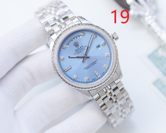 Fully automatic imported mechanical movement watch,316L stainless steel，Mineral scratch-resistant mirror glass，with box, size 42mm，WT220-11-20