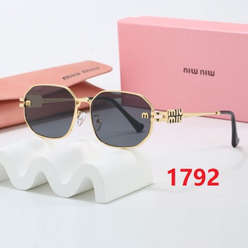 Blue light blocking sunglasses with the box and case ,G25-1792-1795