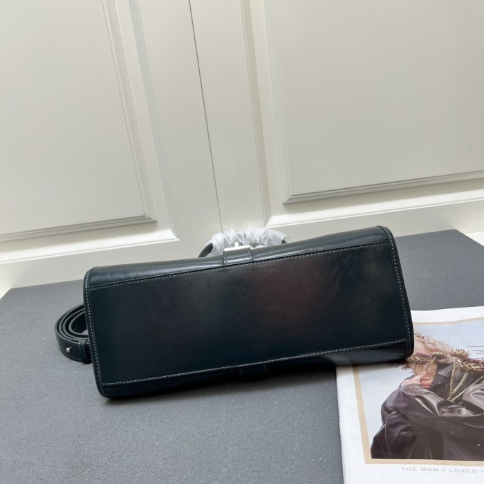 Leather bag ,5A ,size 32x22x13cm,no box,  B110-294