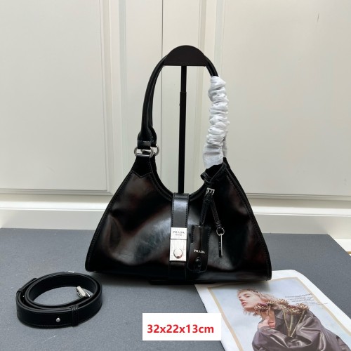 Leather bag ,5A ,size 32x22x13cm,no box,  B110-290