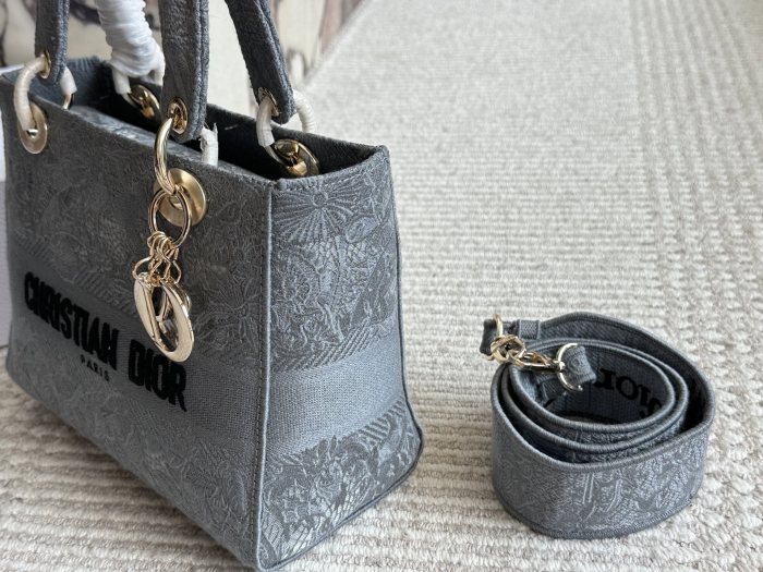 Leather canvas  bag ,5A ,size 24x20cm,no box,  B110-289
