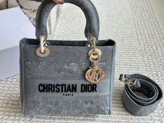 Leather canvas  bag ,5A ,size 24x20cm,no box,  B110-289