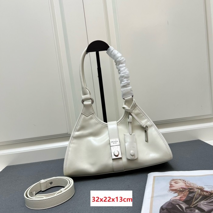 Leather bag ,5A ,size 32x22x13cm,no box,  B110-295