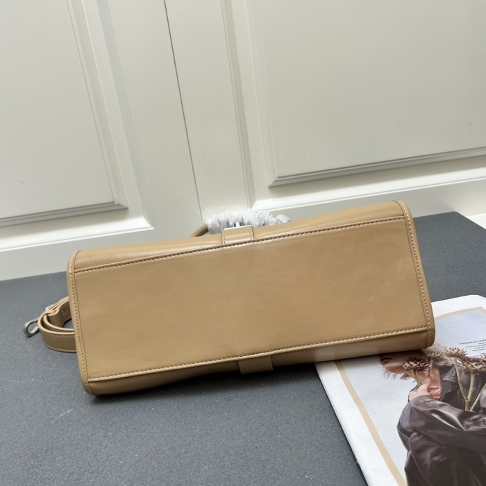 Leather bag ,5A ,size 32x22x13cm,no box,  B110-291