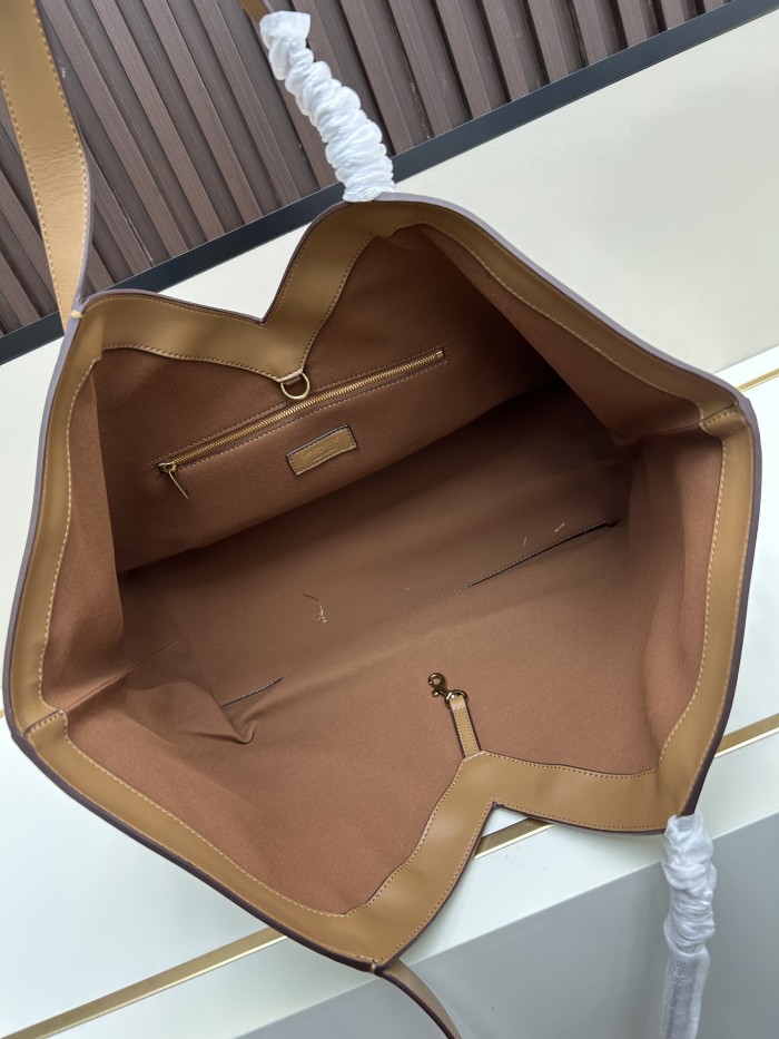 Leather bag ,5A ,size 37x32x7cm,no box,  B110-325