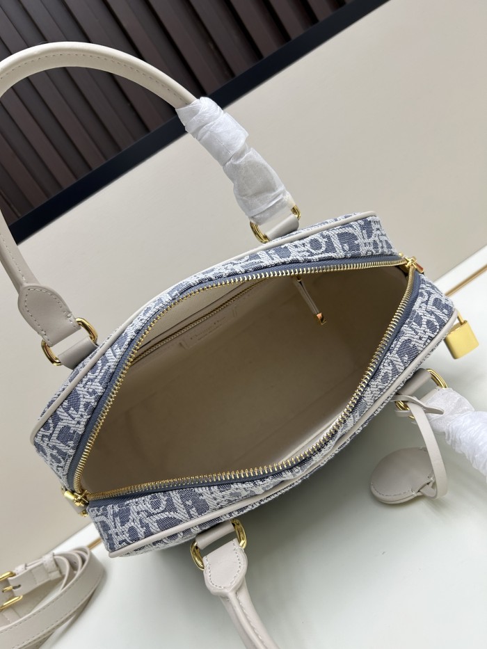 Canvas leather bag ,5A ,size 31x22.5x11.5cm,no box,  B110-334