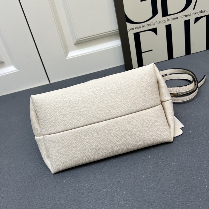 Leather bag ,5A ,size 27.5x21x16cm,no box,  B110-330