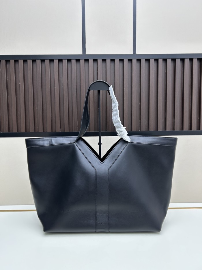 Leather bag ,5A ,size 37x32x7cm,no box,  B110-323