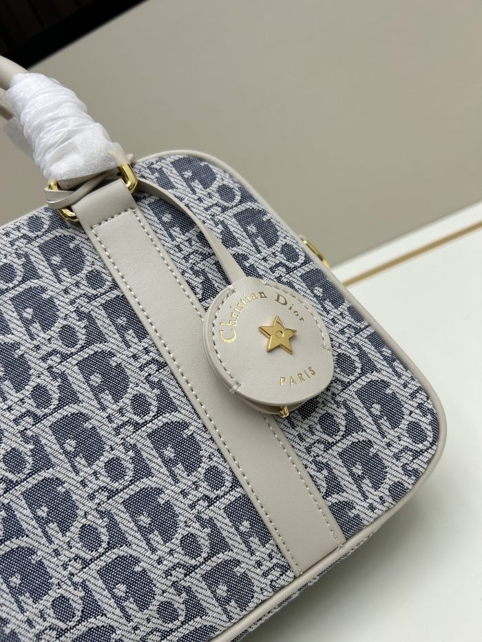 Canvas leather bag ,5A ,size 25x16x9.5cm,no box,  B110-335