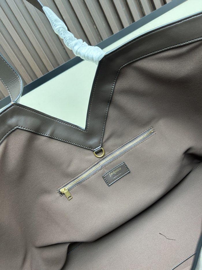 Leather bag ,5A ,size 37x32x7cm,no box,  B110-324