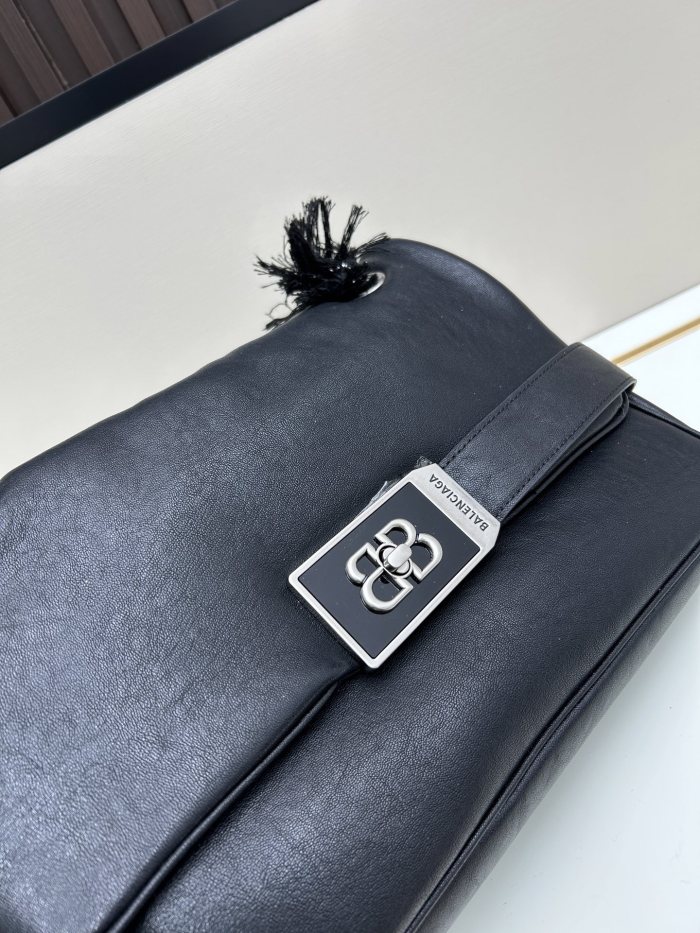 Leather bag ,5A ,size 33x19x8cm,no box,  B130-77
