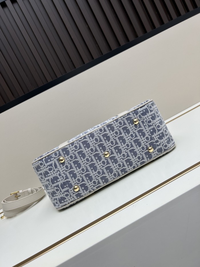 Canvas leather bag ,5A ,size 31x22.5x11.5cm,no box,  B110-334