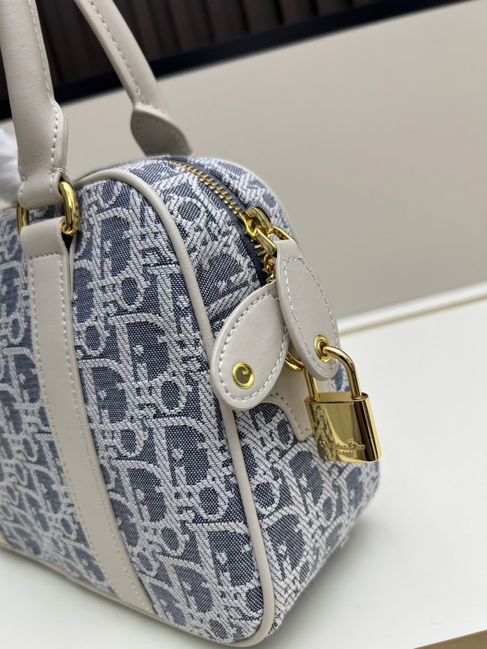 Canvas leather bag ,5A ,size 25x16x9.5cm,no box,  B110-335