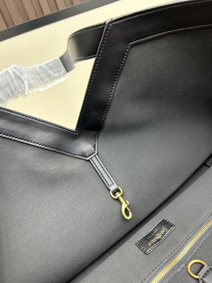 Leather bag ,5A ,size 37x32x7cm,no box,  B110-323