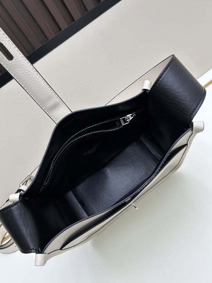 Leather bag ,5A ,size 23x22x11.5cm,no box,  B130-82