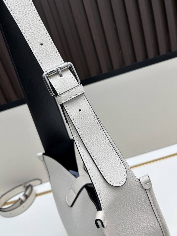 Leather bag ,5A ,size 23x22x11.5cm,no box,  B130-82