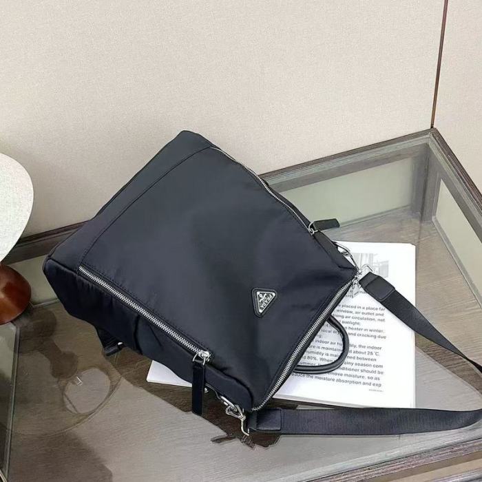 Nylon bag ,budget ,no box, size 32x35x15cm, B35-222