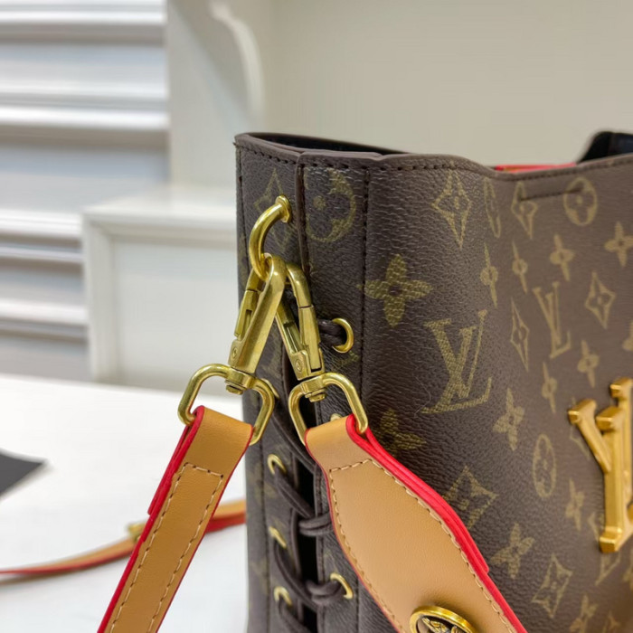 PU leather bag ,budget ,no box, size 24x23x12cm, B35-216-221