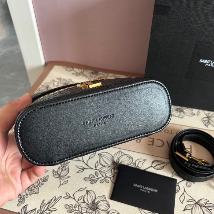Split leather bag ,3A ,no box, size 18x15cm, B68-153