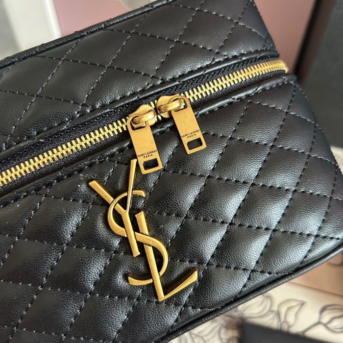Split leather bag ,3A ,no box, size 18x15cm, B68-153