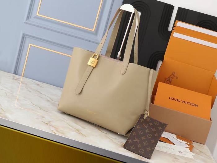 Split Leather bag ,4A ,size 47*30*14cm,no box,  B98-137