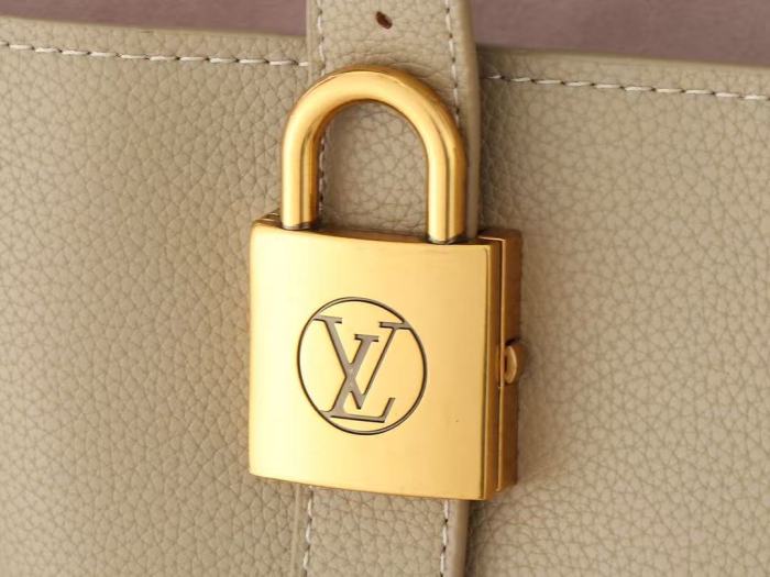 Split Leather bag ,4A ,size 47*30*14cm,no box,  B98-137