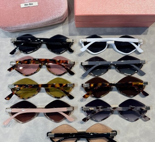 Blue light blocking sunglasses with the box and case ,G25-1981-1989