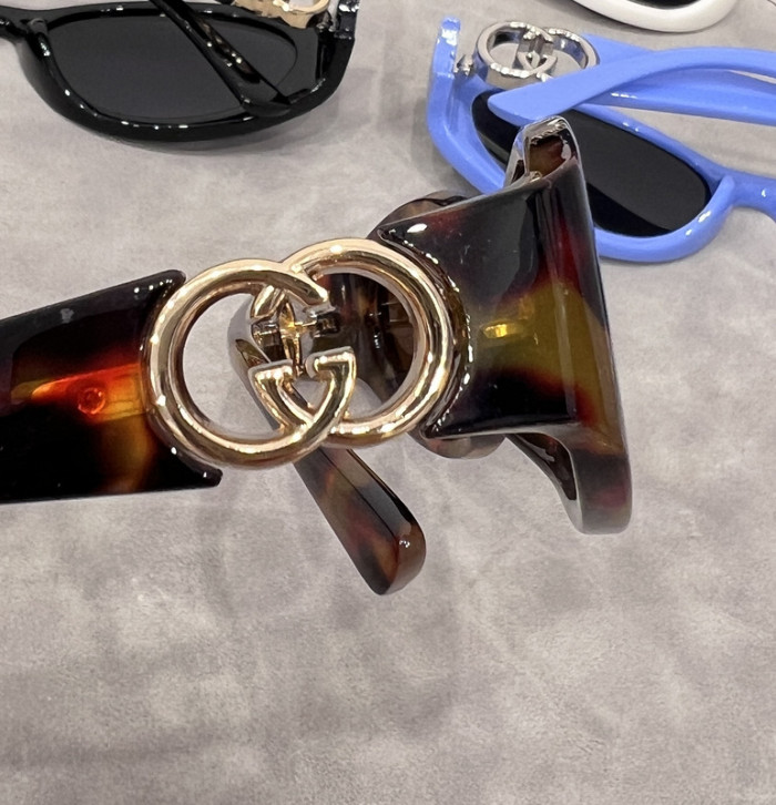 Blue light blocking sunglasses with the box and case ,G25-2033-2037