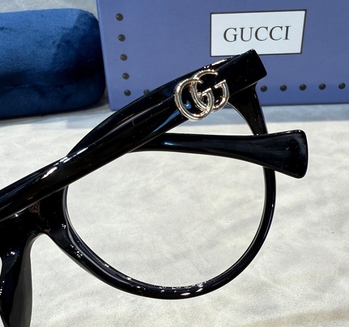 Blue light blocking sunglasses with the box and case ,G25-2001-2007