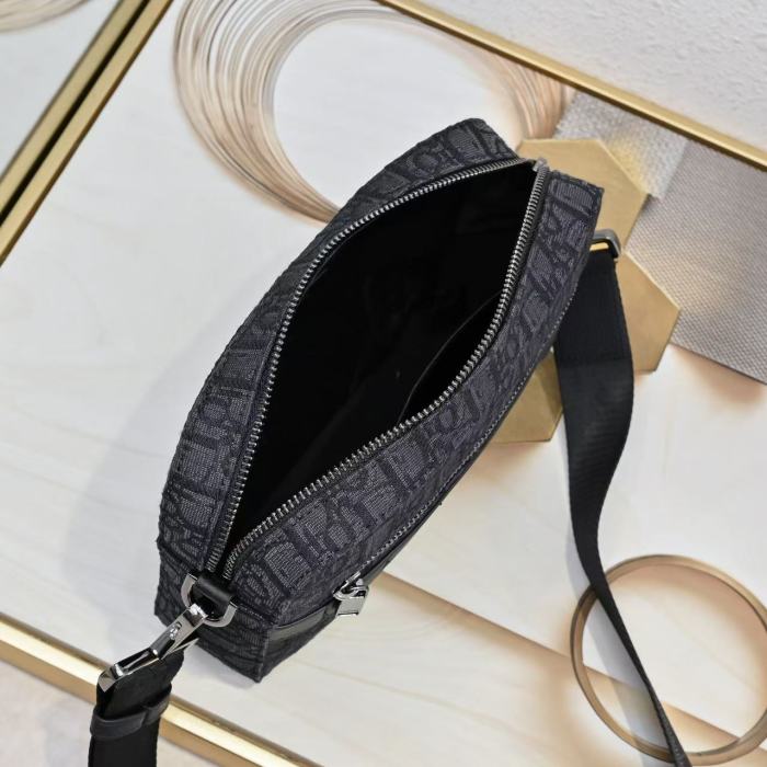 Canvas leather bag ,5A ,size 22x15cm, no box,  B88-291