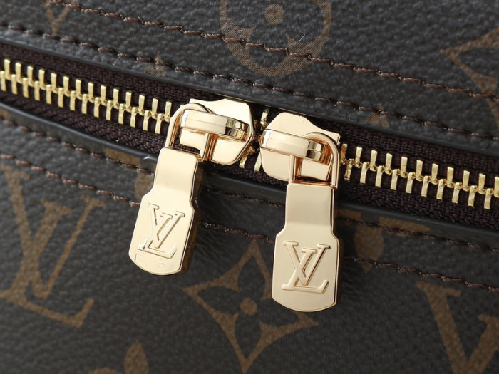 Split leather bag ,4A ,size 20x13.5x12cm,no box,  B80-159