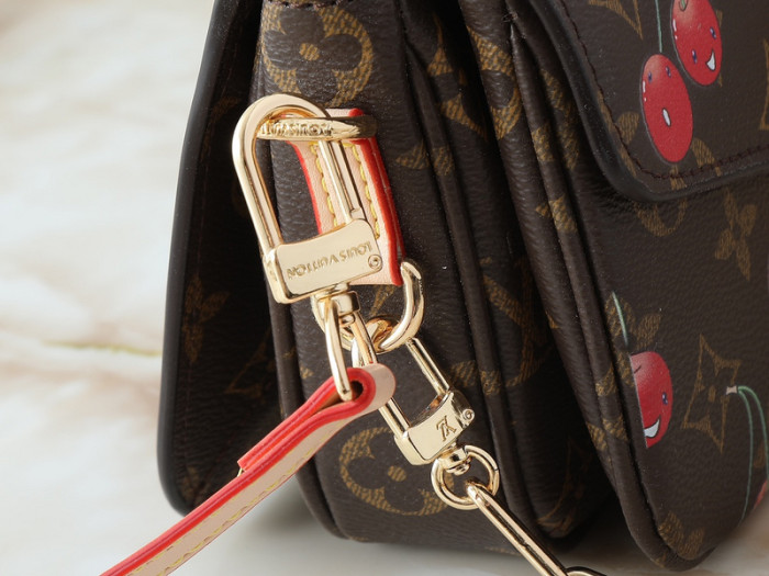 Split leather bag ,4A ,size 21.5X13.5X6cm,no box,  B80-155-156