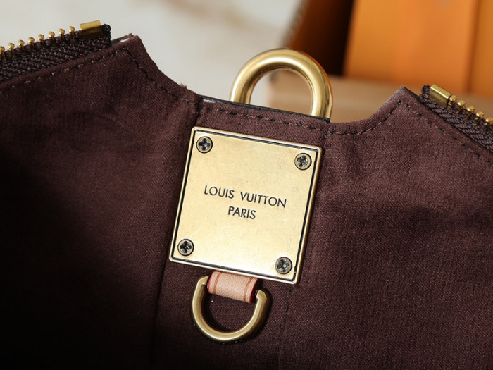 Split leather bag ,4A ,size 32x26x5cm,no box,  B80-165