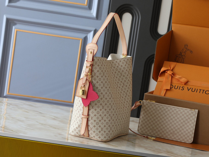 Split leather bag ,4A ,size 26c21x18cm,no box,  B80-166