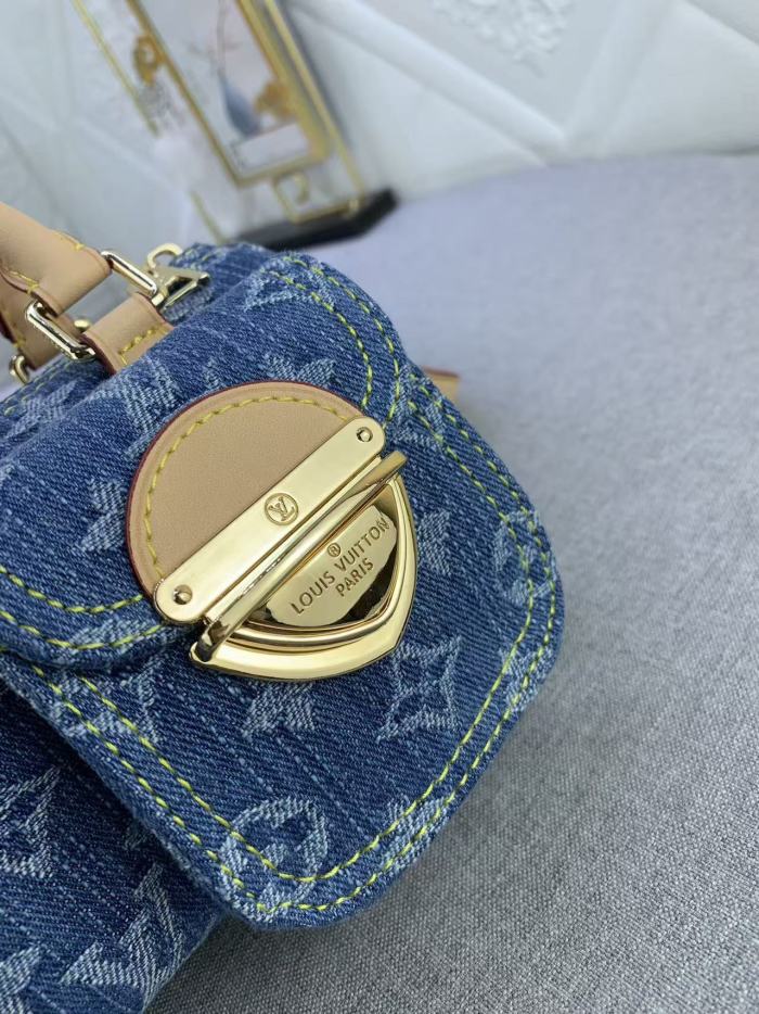 Leather and canvas bag ,5A , size 16x10x7.5cm,no box,  B88-1816