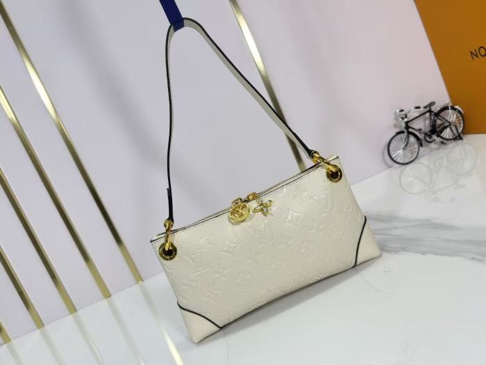 Leather bag ,5A ,size 25x13x5cm,no box,  B88-122