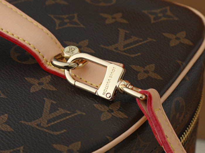 Leather bag ,5A ,size 31.5x20x21cm,no box,  B110-365