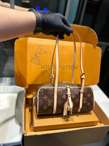 Split leather bag ,4A ,size 25x12cm,no box,  B75-385