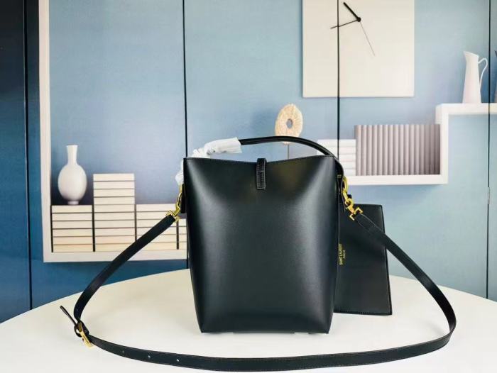 Leather bag ,5A ,size 19*26*10cm,no box,  B110-417
