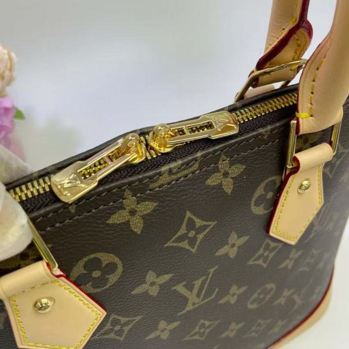 Leather bag ,5A ,size 32*24*16cm or 25*19*12cm,no box,  B110-413-416