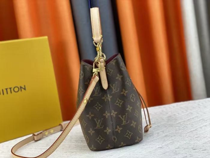 Split leather bag ,4A ,size 20*20*13cm,no box,  B88-364