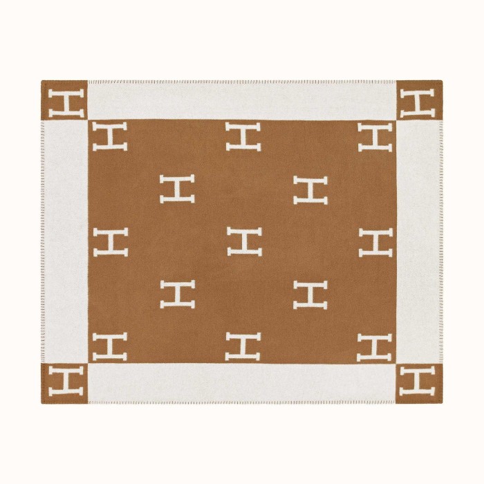 A set of one blanket + one pillowcase , Wool blanket size 140-175cm--weight 800g,  pillowcase not including the pillow core ,size 45*45cm--weight 175g, SF55-13-21