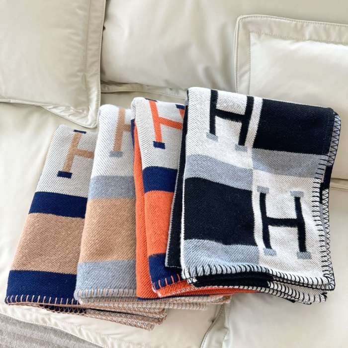 A set of one blanket + one pillowcase , Wool blanket size 140-175cm--weight 800g,  pillowcase not including the pillow core ,size 45*45cm--weight 175g, SF55-22-25