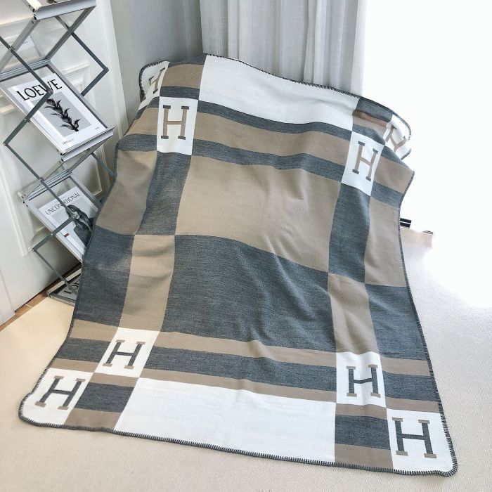 A set of one blanket + one pillowcase , Wool blanket size 140-175cm--weight 800g,  pillowcase not including the pillow core ,size 45*45cm--weight 175g, SF55-22-25